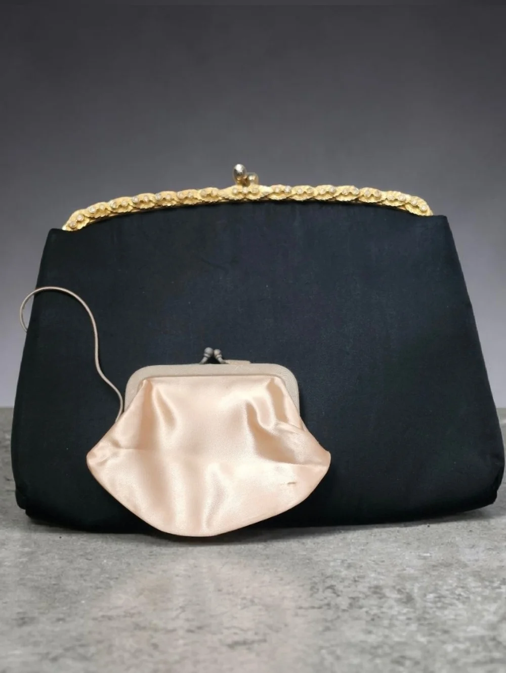 Vintage 1960  Harry Levine Gold Floral Kiss Lock Clutch